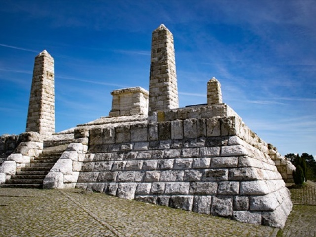 Mohyla na Bradle, Štefánik