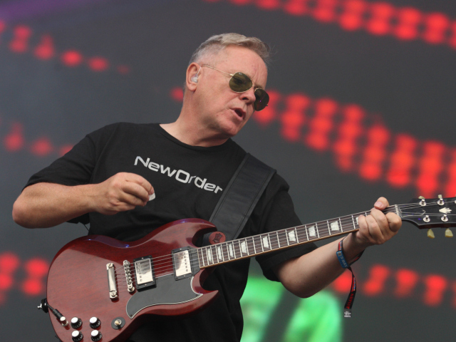 Bernard Sumner z formácie New Order na archívnom zábere.