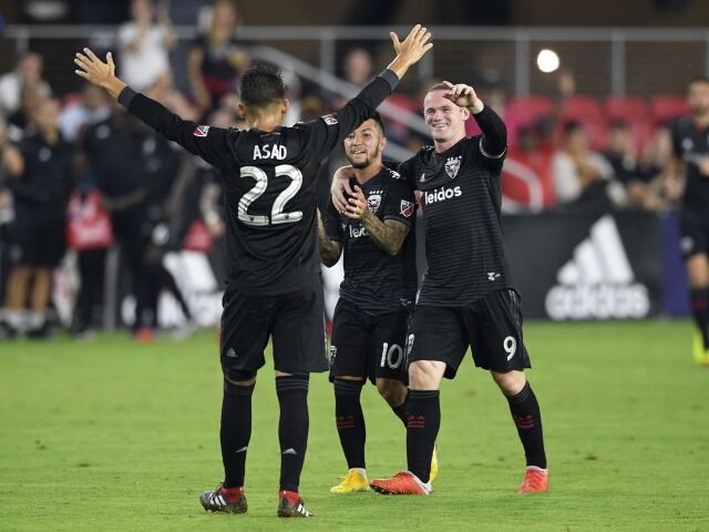 Luciano Acosta, Wayne Rooney, Yamil Asad