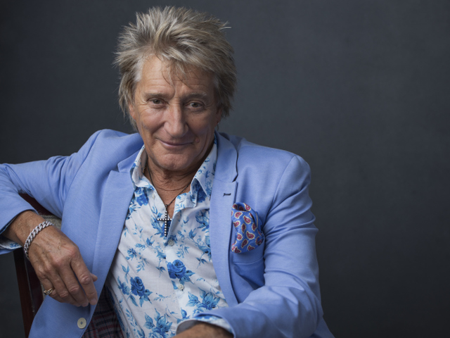 Spevák Rod Stewart na promo-zábere.