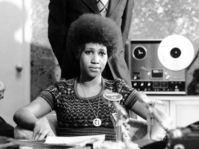 Záber z roku 1973: Speváčka Aretha Franklin na zábere z tlačovej konferencie. 