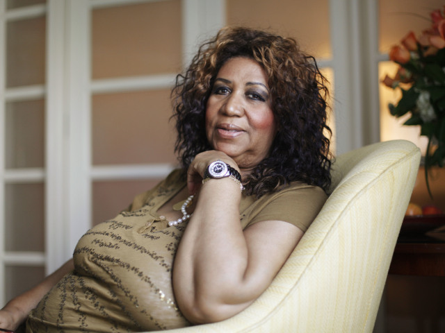 Záber z roku 2010, na ktorom Aretha Franklin pózuje na portrét.