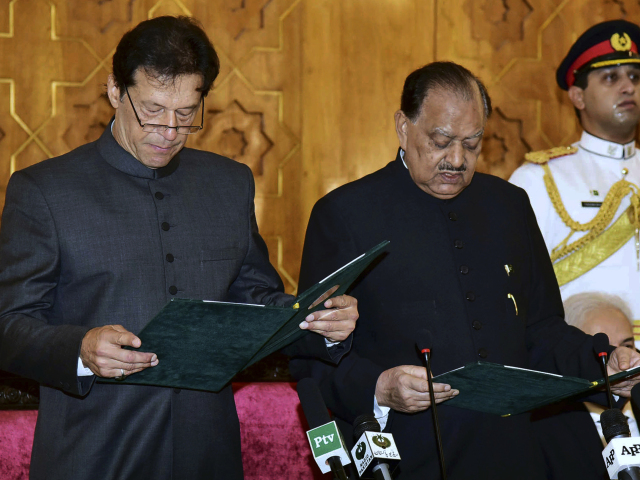 Imrán Chán, Mamnún Husajn, Pakistan