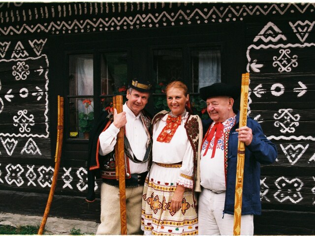 cicmany, folklor, malovane domy, kroje