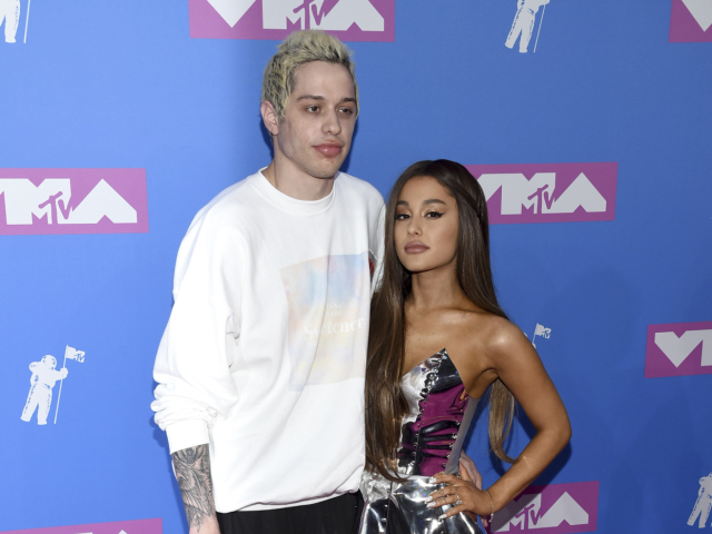 Pete Davidson a Ariana Grande prišli spoločne. 