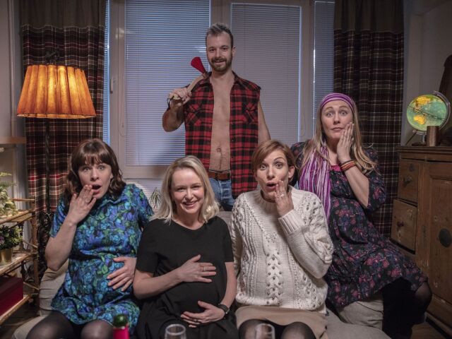 som mama, kristína farkašová, kristína tormová, daniela šencová, michaela čobejová, zuzana kanócz, lukáš dóza,