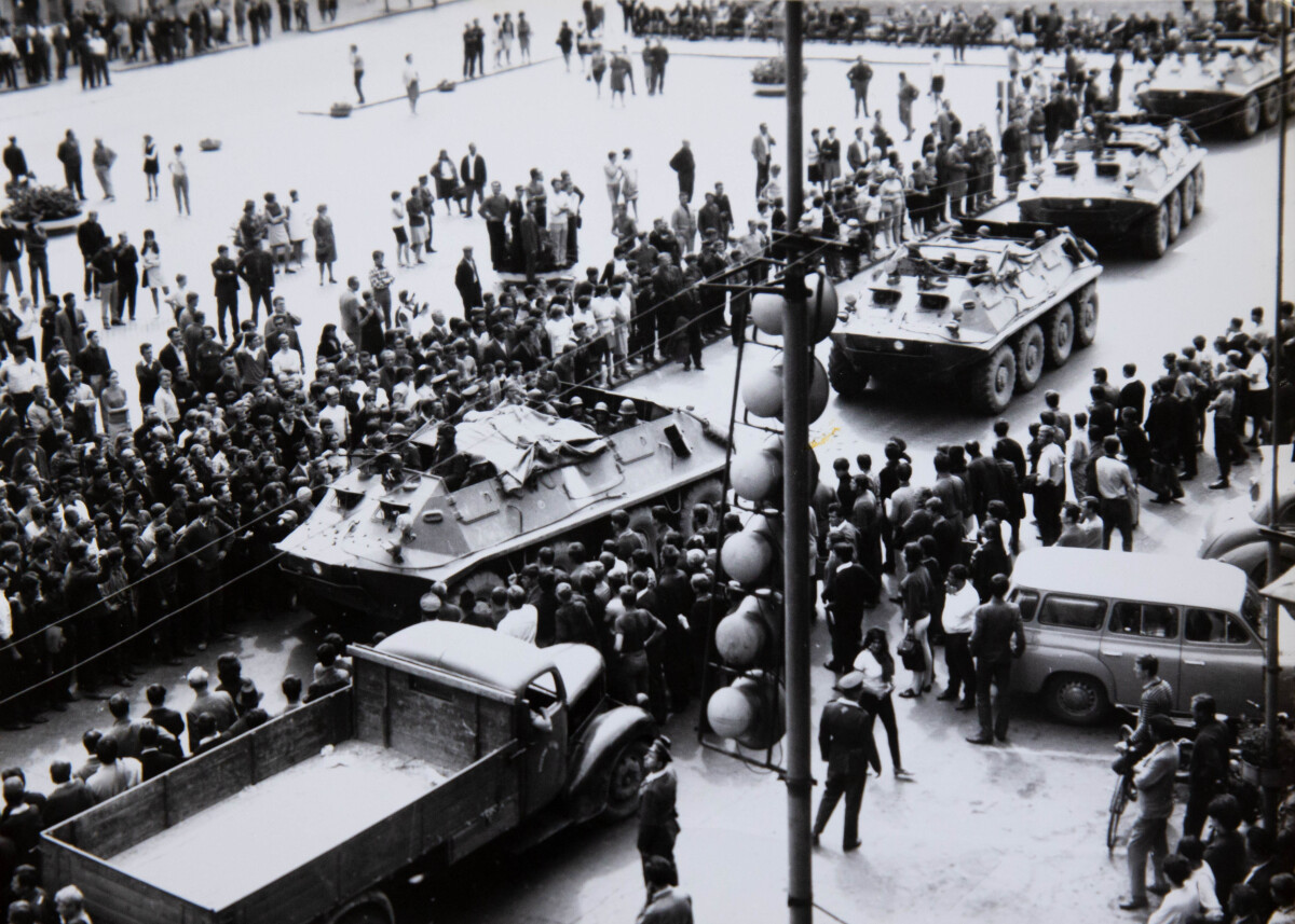 BB kolona, tanky, obrnené vozidlá, 1968, okupácia