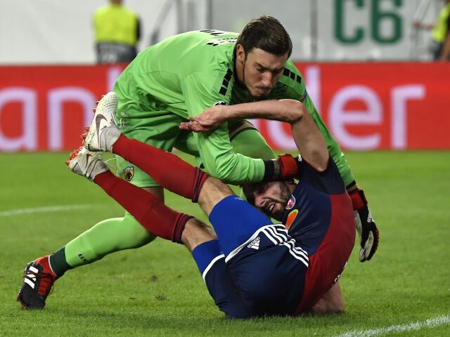 Vasilis Barkas, Attila Fiola