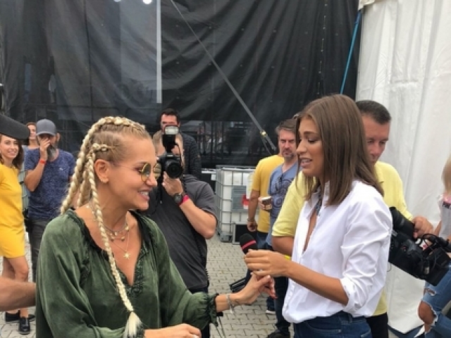 Dara Rolins (vľavo) a moderátorka Jasmina Alagič 