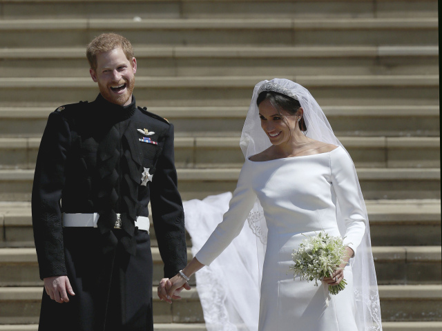 Meghan Markle a princ Harry, dnes vojvoda a vojvodkyňa zo Sussexu počas svadobného dňa 19. mája 2018 na hrade Windsor. 
