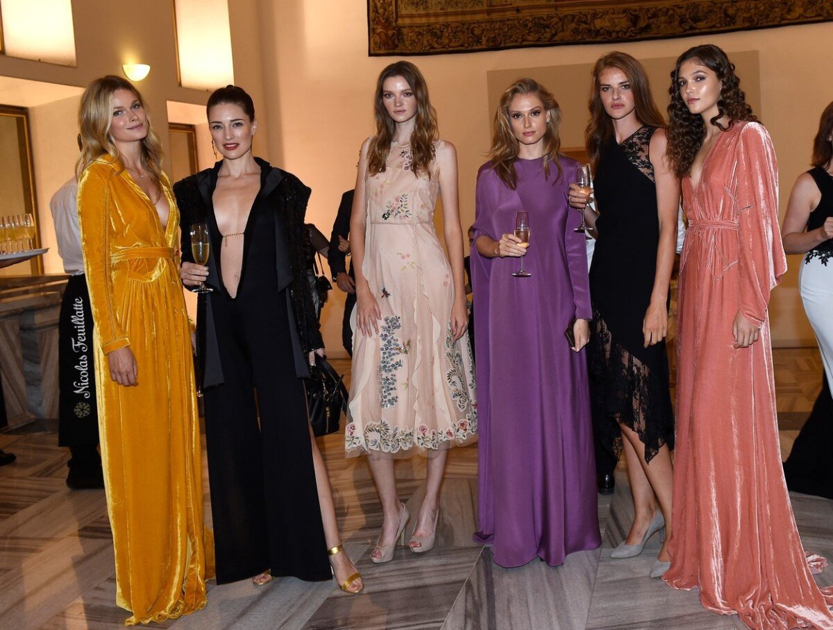 Topmodelky agentúry Elite Model Management: zľava - Karolína Mrozková, Linda Nývltová, Eva Klímková, Erika Palkovičová, Dorota Kullová a Jana Tvrdíková.