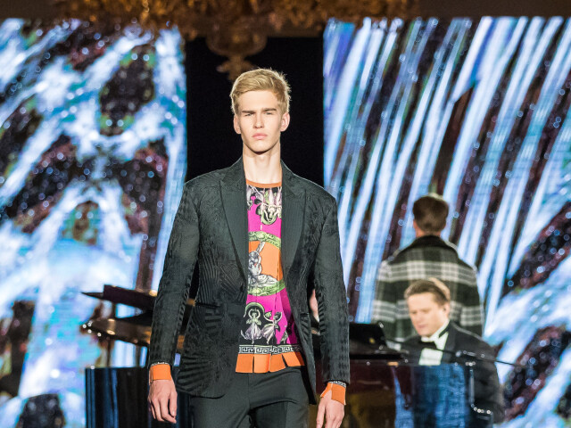 Adam Nikodým, syn známeho moderátora počas finále šou Schwarzkopf Elite Model Look 2018.