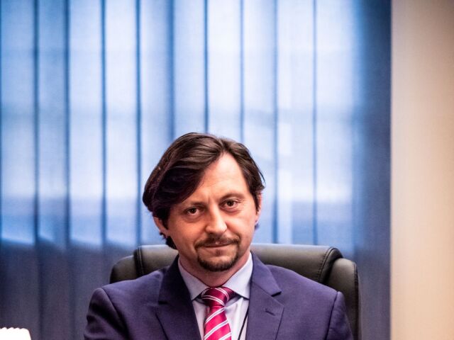 ministri, seriál ministri, lukáš latinák,