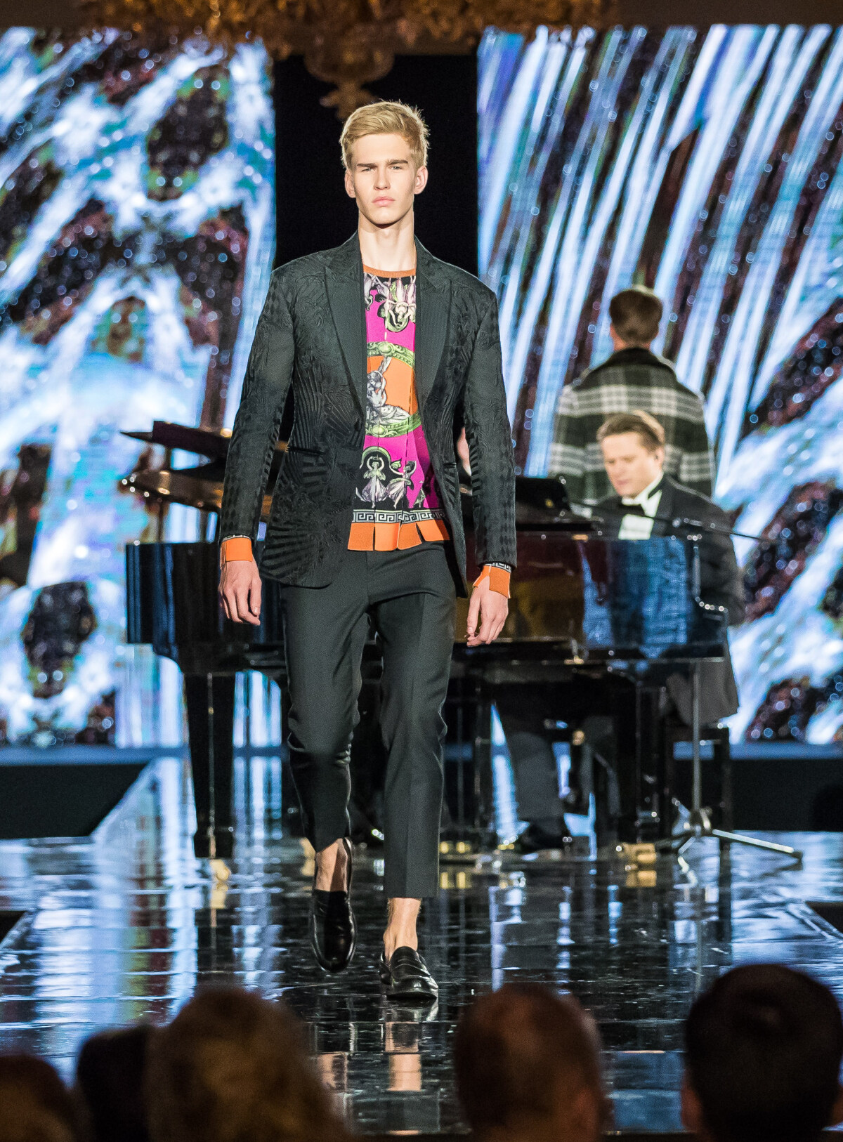 Adam Nikodým, syn známeho moderátora počas finále šou Schwarzkopf Elite Model Look 2018.