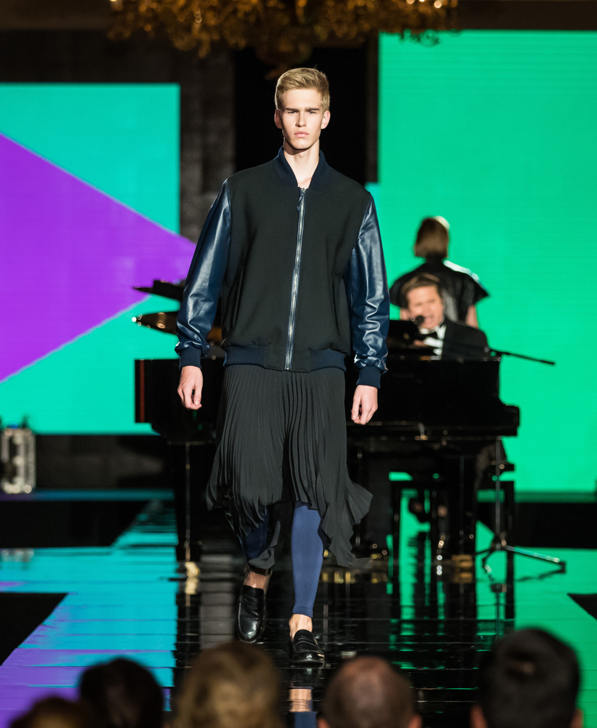 Adam Nikodým, syn známeho moderátora počas finále šou Schwarzkopf Elite Model Look 2018.