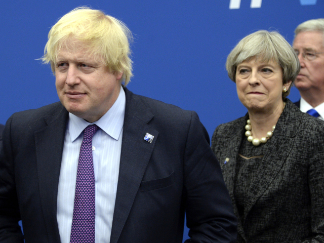 Británia EÚ brexit Mayová johnson