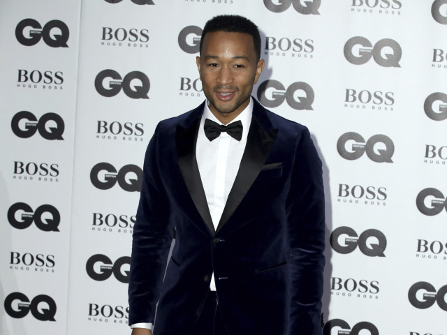Hudobník John Legend tiež dorazil na vyhlásenie cien GQ.