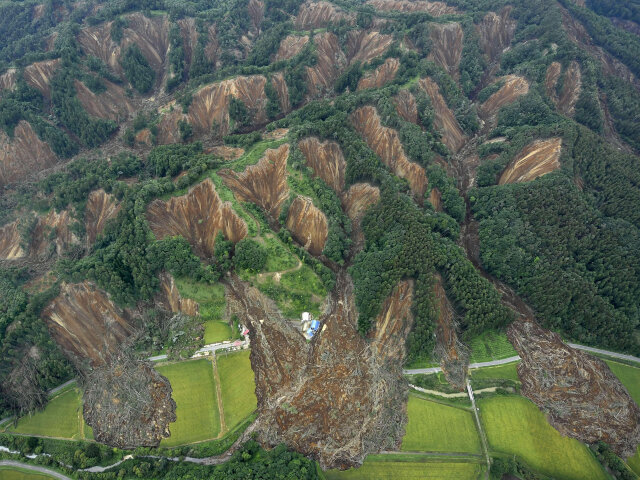 japonsko, zemetrasenie, zosuv