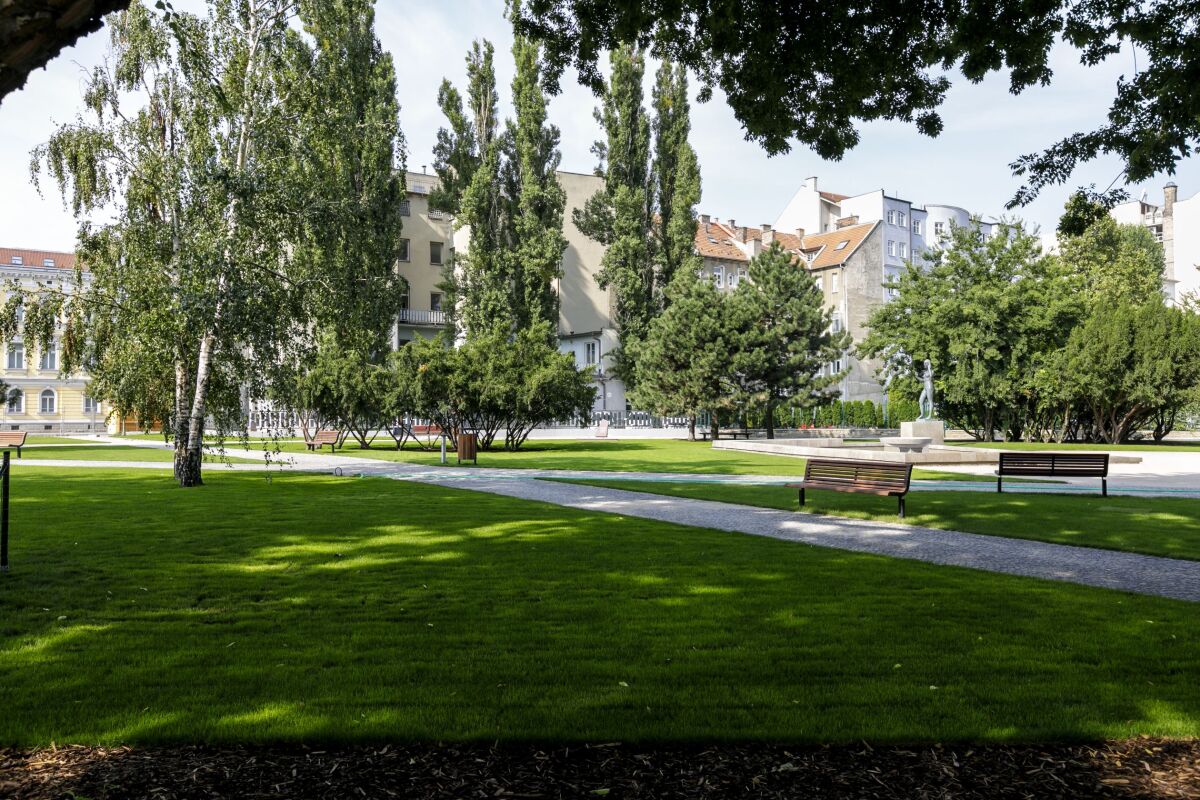 SR Bratislava zrevitalizovaný Landererov park BAX
