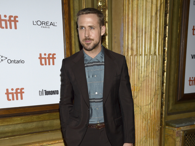 Herec Ryan Gosling stvárnil Neila Armstronga. 