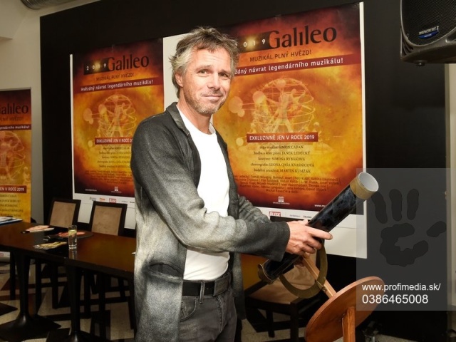 Janek Ledecký