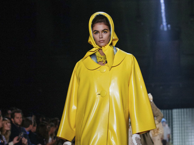 Topmodelka Kaia Gerber v kreácii Marc Jacobs z kolekcie Jar/Leto 2019.