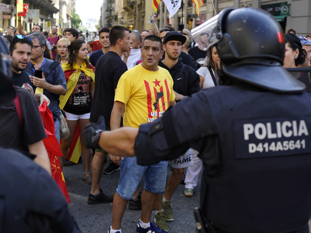 spanielsko katalansko demonstracia protest policia