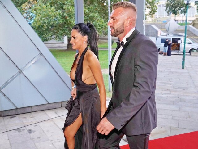 Andrea Pomeje a jej priateľ Petr Plaček na premiére muzikálu Fantóm opery. 