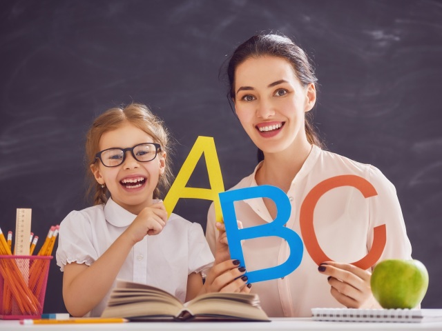 pedagogička, učiteľka, škola, školák,žiak