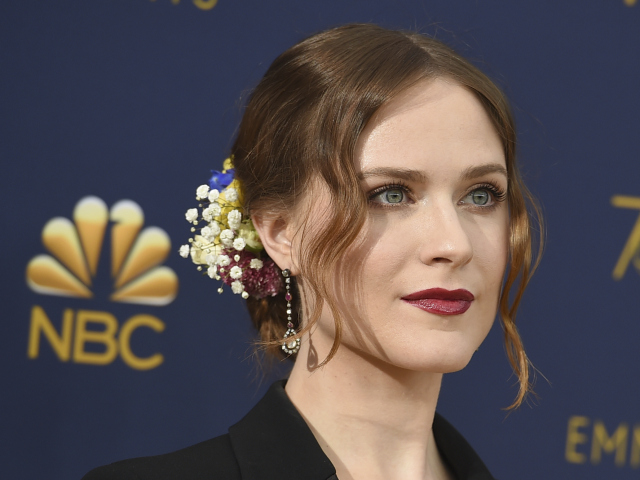 10 najlepších lookov z Emmy - líčenie a vlasy - Evan Rachel Wood