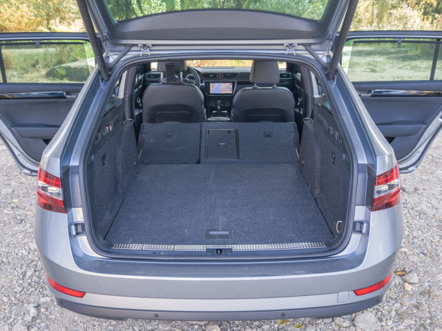 Škoda Superb Combi L&K