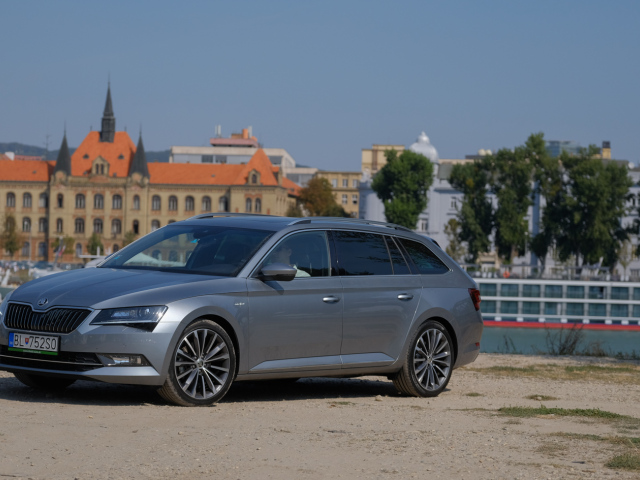 Škoda Superb Combi L&K