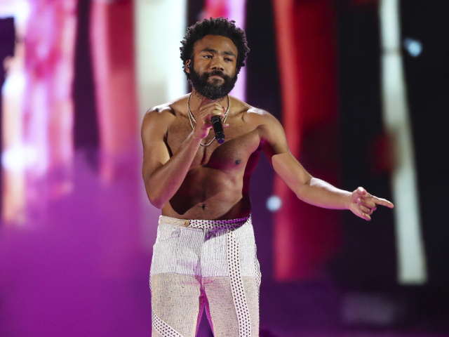 Spevák a raper Childish Gambino na zábere z iHeartRadio Music Festival v Las Vegas.