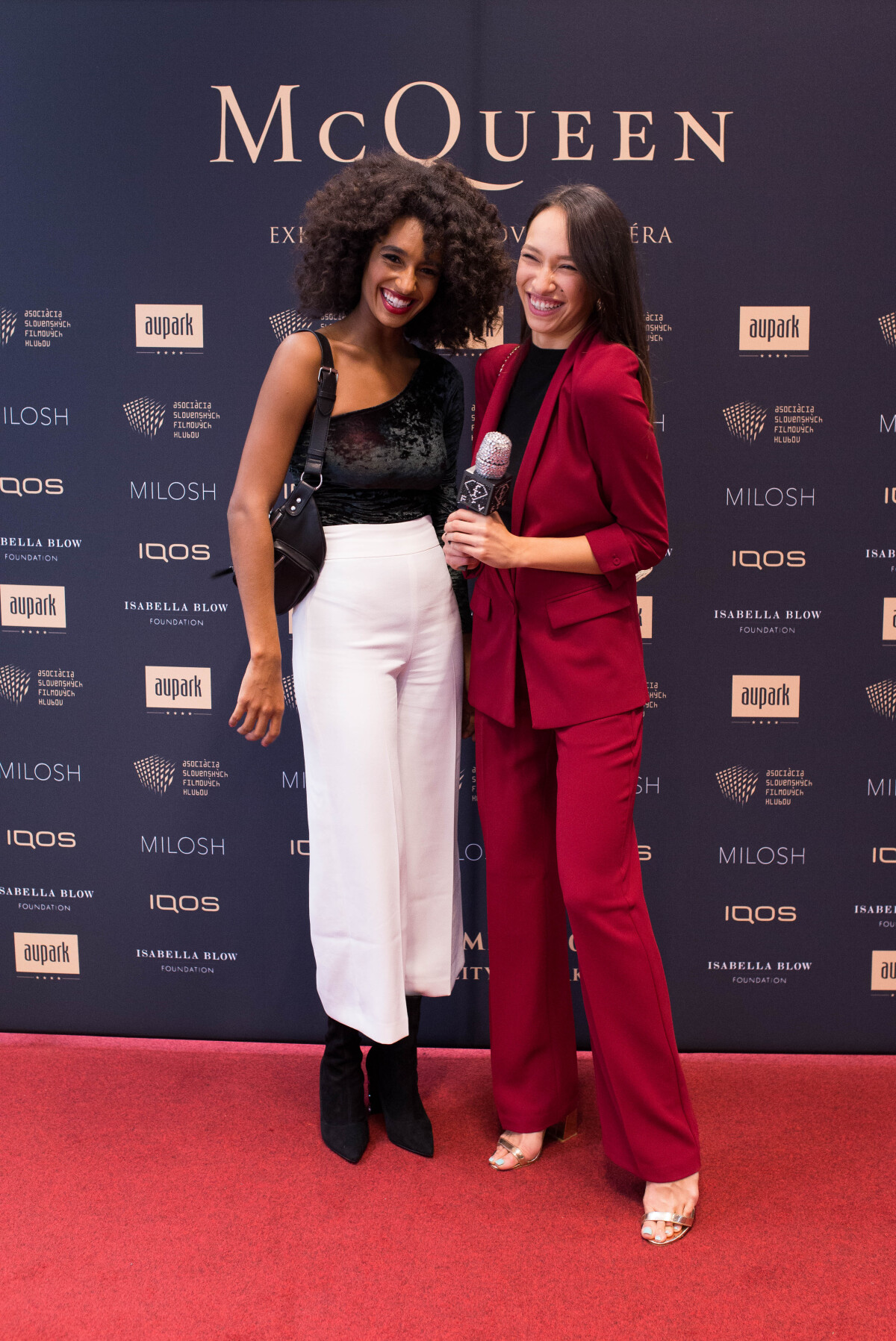 Modelka Jasmína Tatyová (vľavo) a moderátorka Fashion TV Dominika Ducová. 