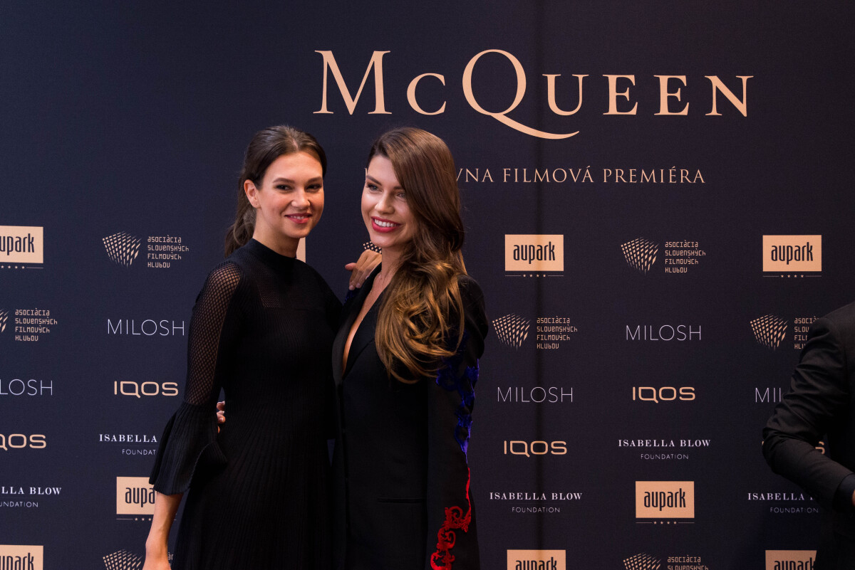 modelka Luciana Čviriková (vľavo) a riaditeľka Miss Slovensko Karolína Chomisteková. 