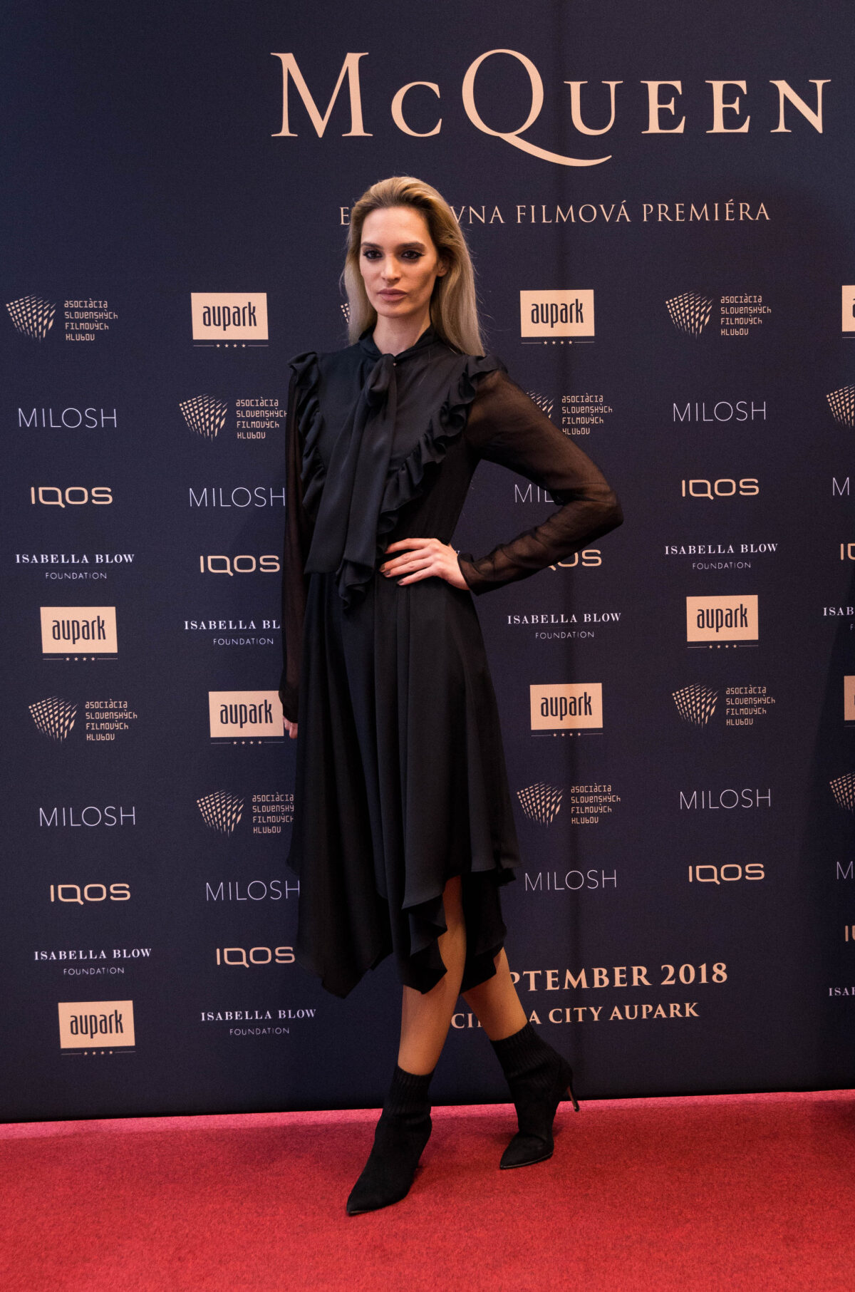 Veronika Vágner Husárová na premiére dokumentu McQueen. 