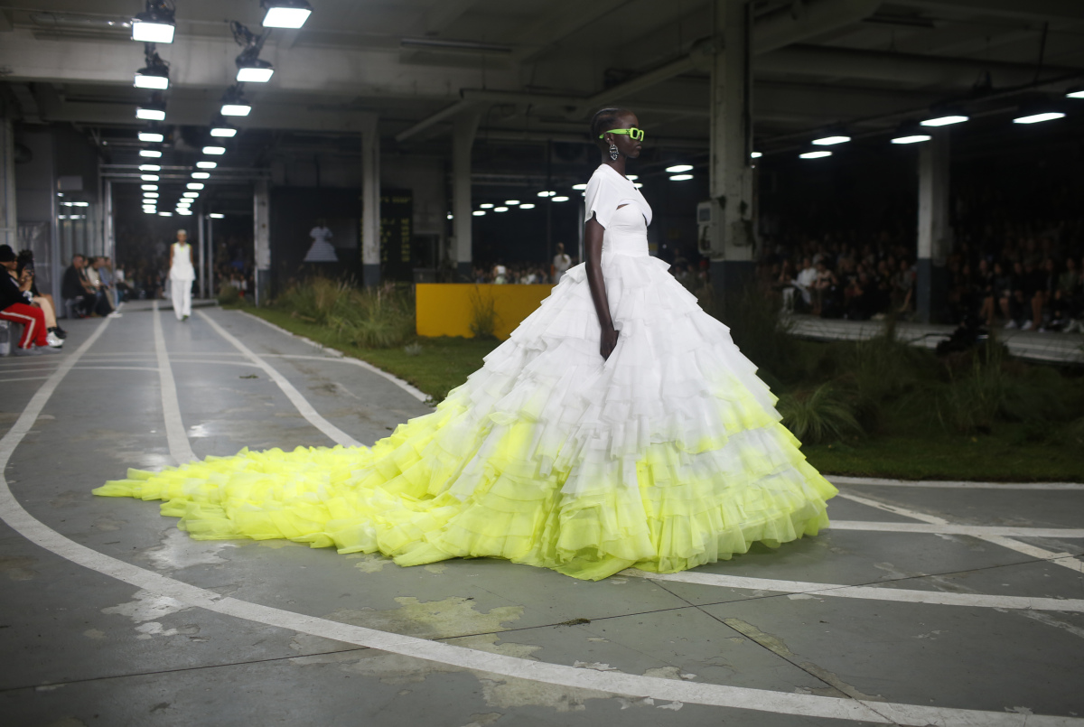Záverečný model prehliadky Off White Jar/Leto 2019.
