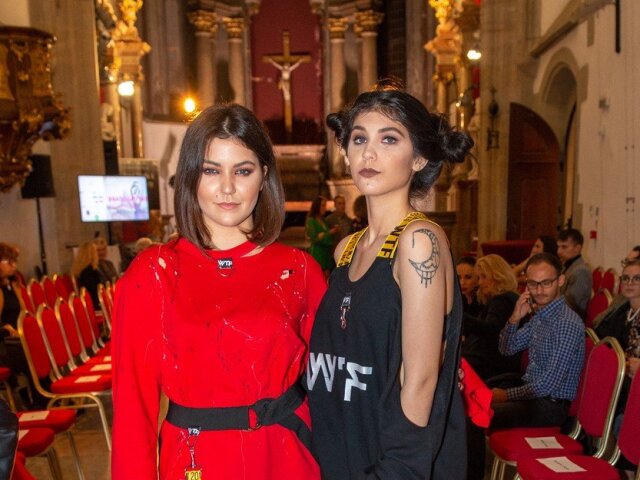 Celeste Buckingham (vľavo) a jej sestra Carmel Buckingham