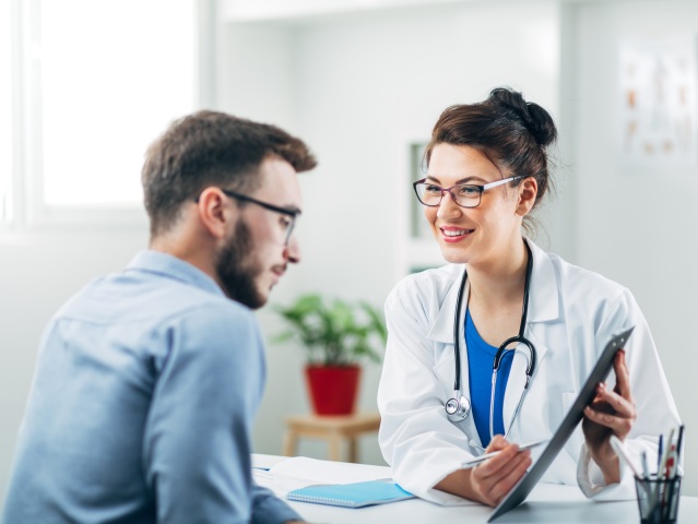 preventívna prehliadka, lekár, doktor, muž, pacient