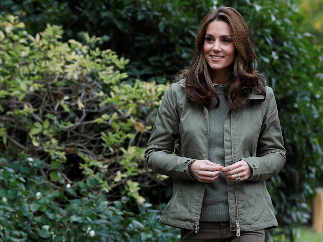 Vojvodkyňa Catherine z Cambridge v bunde švédskej značky. 