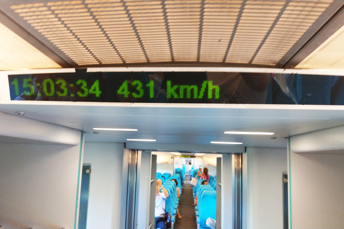 Šanghaj, Čína, Maglev, vlak