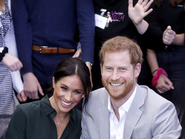 Počas prvej návštevy Sussexu neschádzal úsmev z tváre ani vojvodovi Harrymu, ani vojvodkyni Meghan. 