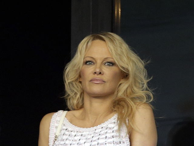 Herečka Pamela Anderson na zápase medzi klubmi Marseille a Caen v nedeľu 7. októbra 2018.