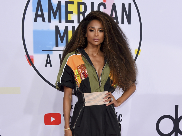 Speváčka Ciara sa objavila v sexy kúsku od DSquared2.