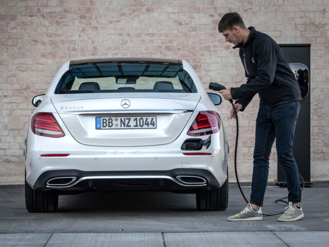 Mercedes-Benz  300 de - plug-in hybrid diesel