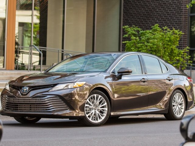 Toyota Camry - 2018