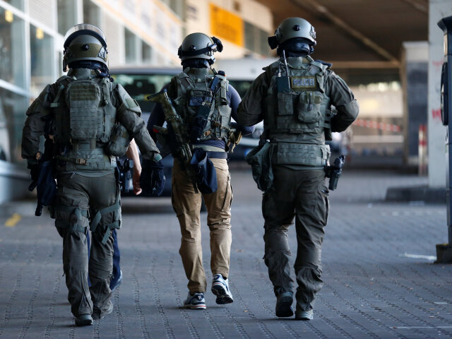 kolín, nemecko, polícia, kukláči, zásah