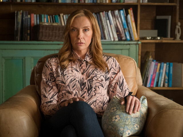 162891101 Herečka Toni Collette na zábere zo seriálu Wanderlust.