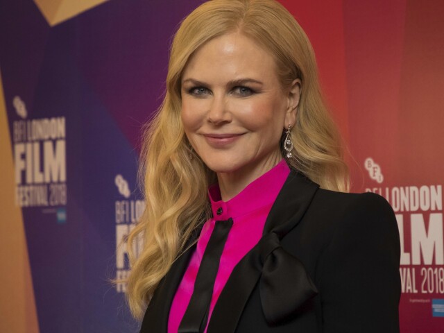 Herečka Nicole Kidman pózuje na premiére filmu Destroyer v Londýne. 