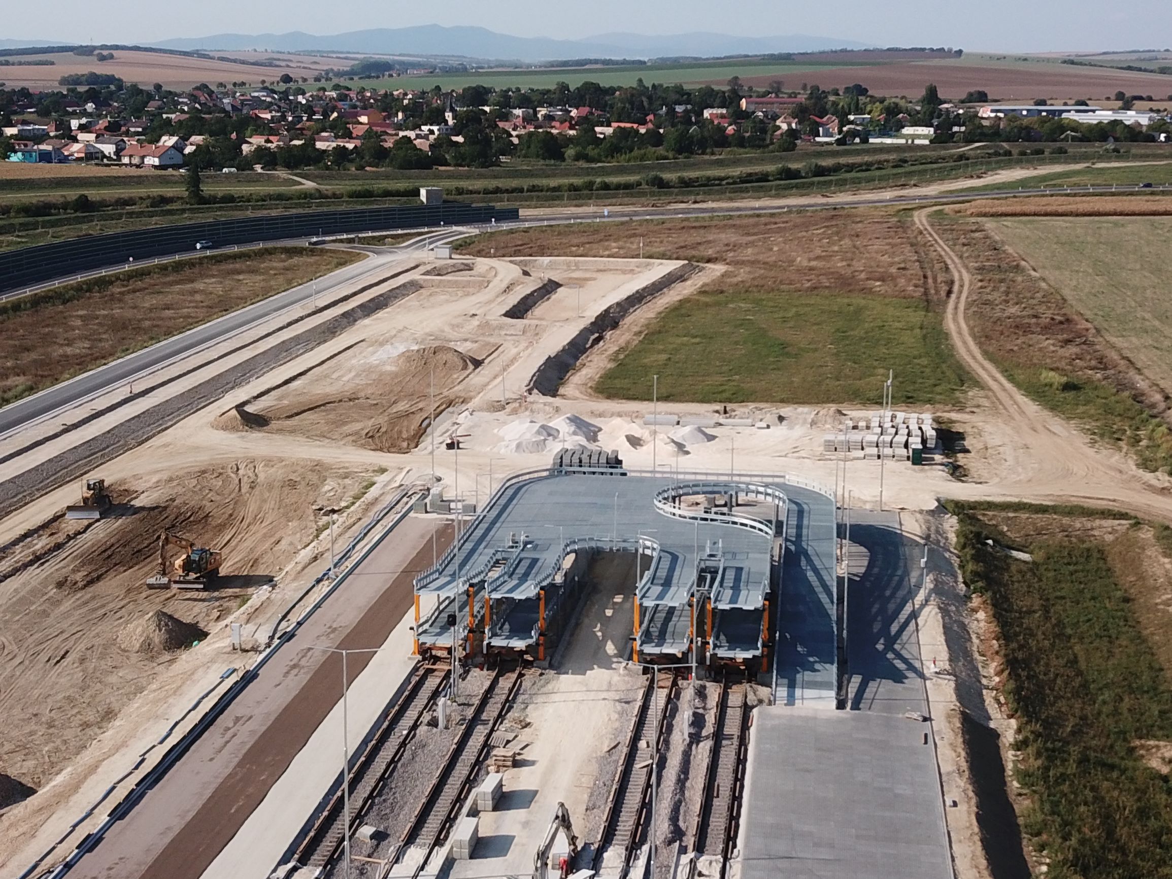 Pohľad na nový železničný Terminál intermodálnej prepravy Lužianky, ktorý bude Jaguar využívať.